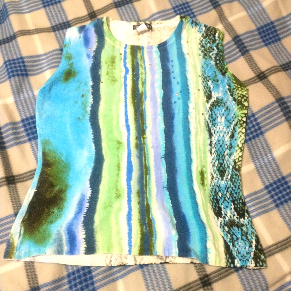 Sleeveless snake print designed top